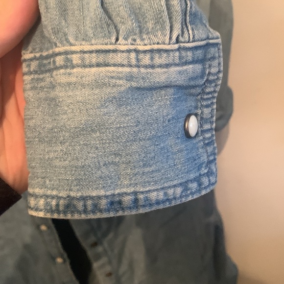 Fantastic H and M Light Blue Denim Button Up Shirt Super Stylish 😍 SZ Small/4 - Picture 6 of 10